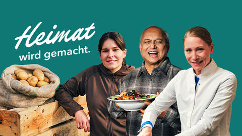 Die drei Heimatmacher stehen Seite an Seite im Vordergrund, der Hintergrund ist ausgeschnitten und in Petrolfarben. Schriftzug "Heimat wird gemacht".